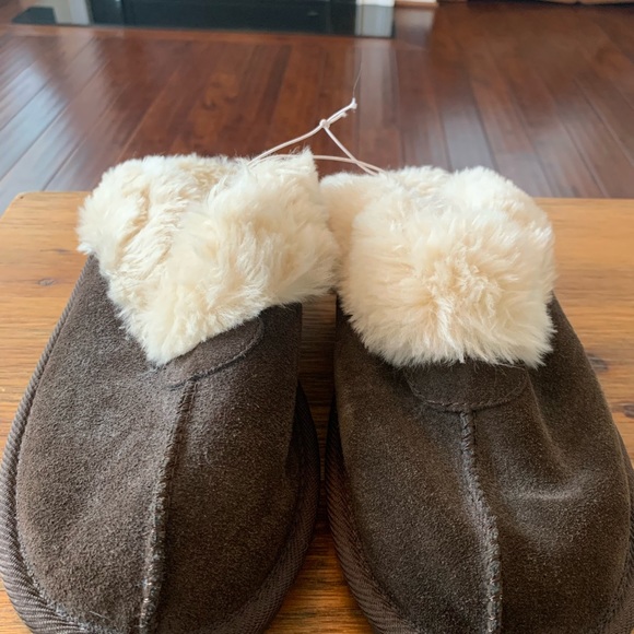 Ugg knock off target slippers. NWT. Faux fur lined. Size 8 women’s. Excellent - Picture 3 of 8